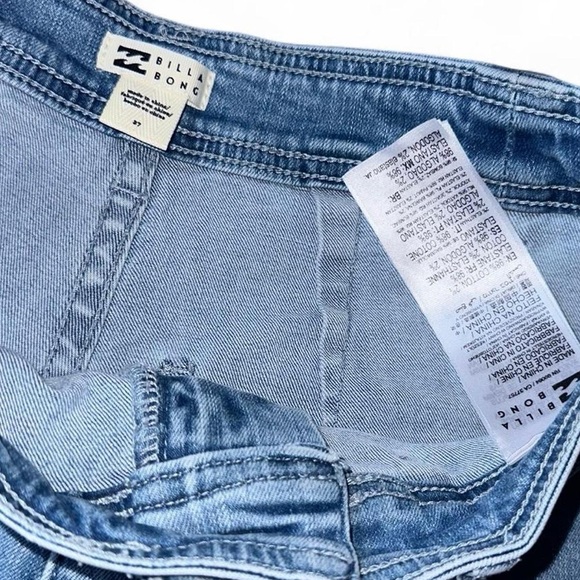 Billabong Light Wash Wide Leg Free Fall Denim Jeans. 27 - Picture 2 of 13